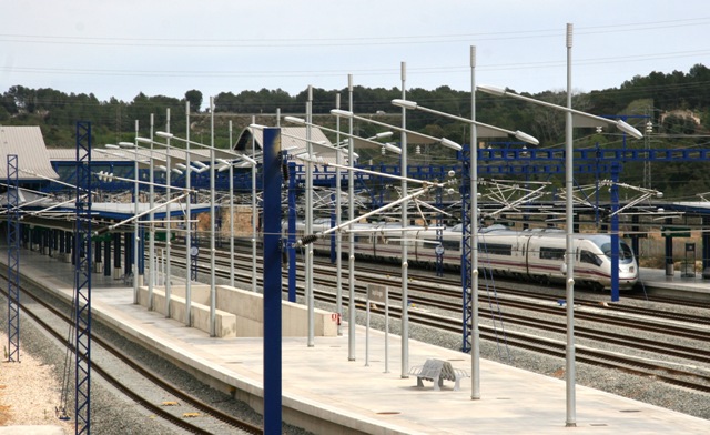 El TGV a l'estació del Camp de Tarragona