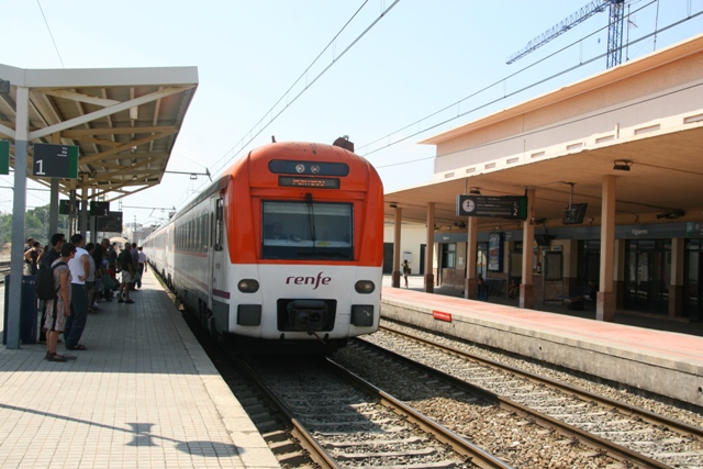 La supressió de l'actual estació de Figueres feia tèmer pel serveiferroviari fins a Portbou